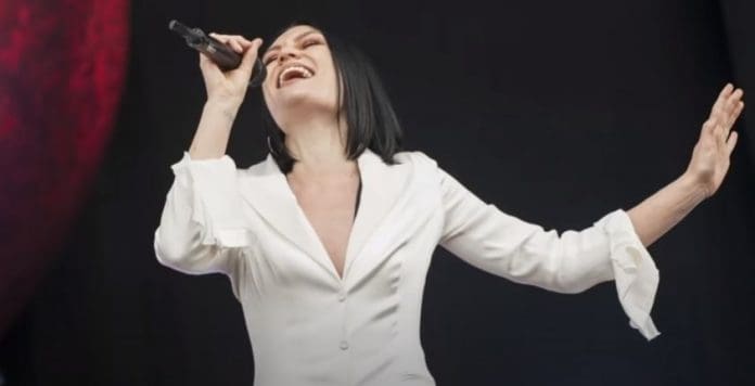 Jessie J APOLOGIZES To Nicki Minaj Over 'Bang Bang' Drama